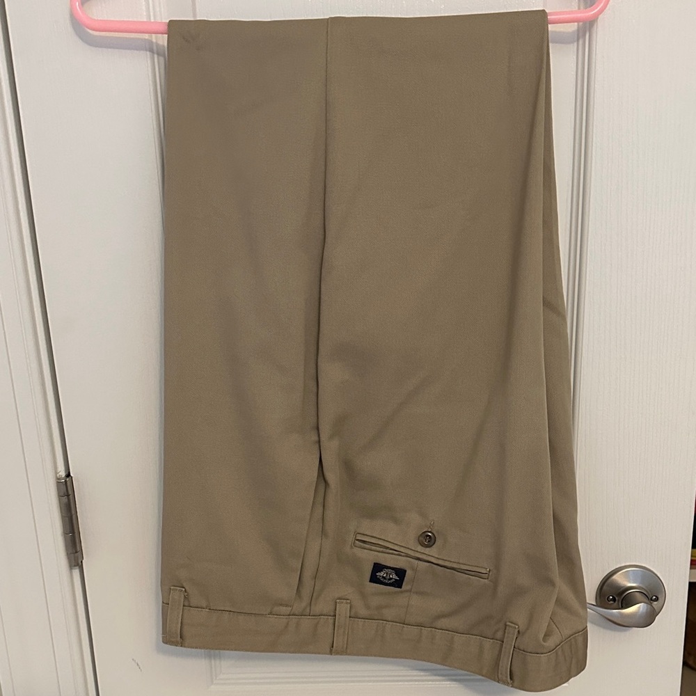 Dockers Men's Khaki Chinos Flat Front 38W32L